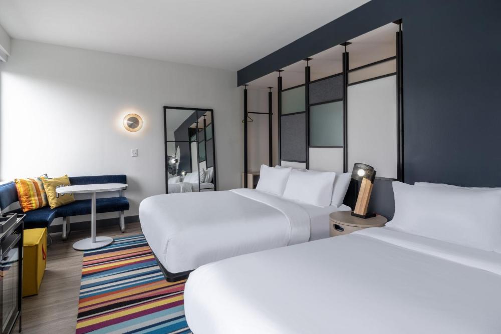 Savy Queen Room with Two Queen Beds interior